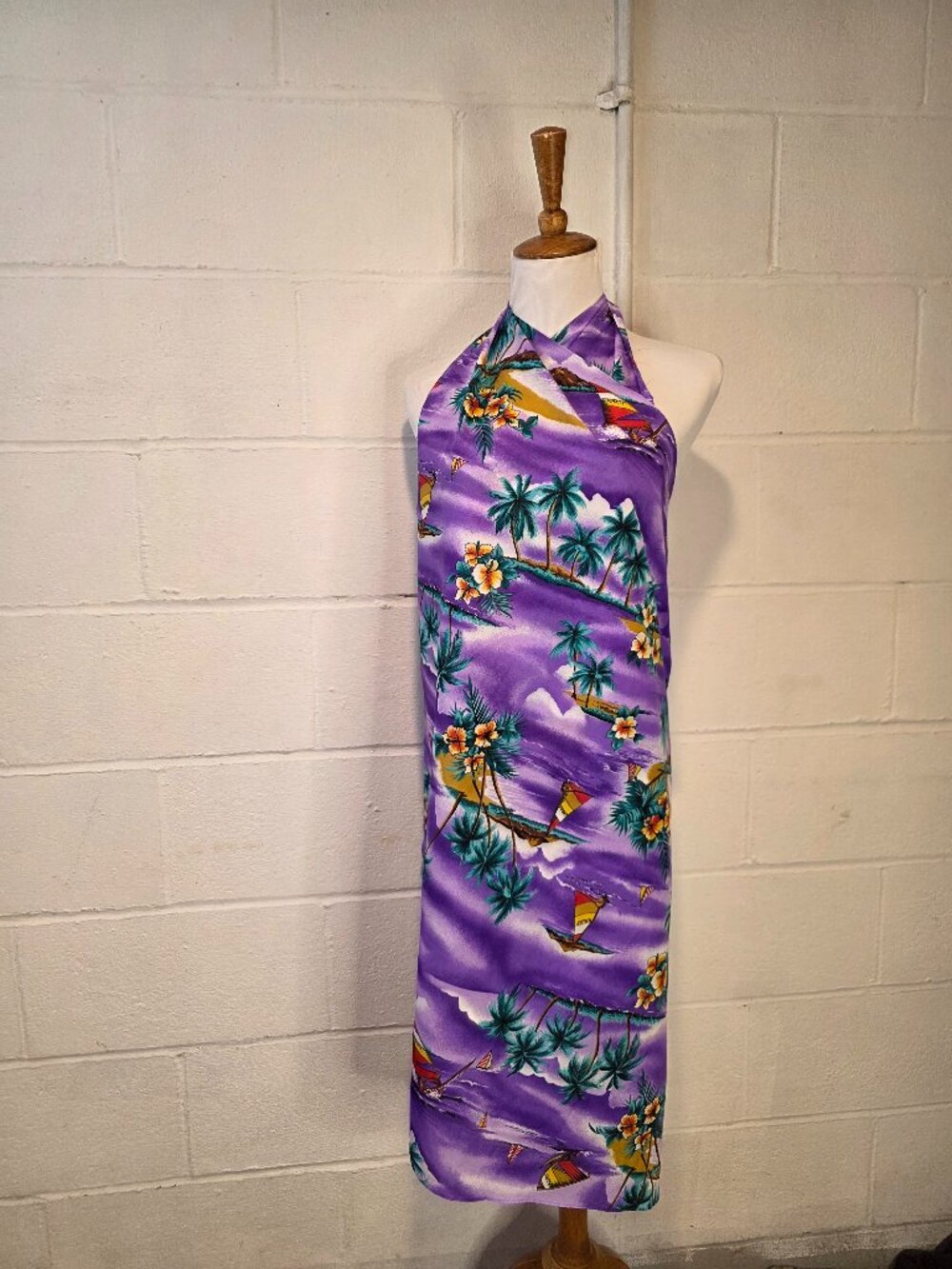 Vintage Vacation Resortwear Beachy Coastal Femi Purple Hawaiian Print Cover Up